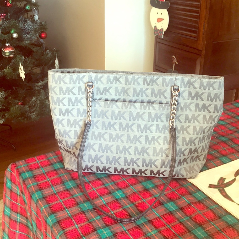 COPY - Silver/gray Michael Kors jet set bag GU/LNWOT WITH MATCHING WALLET!!!